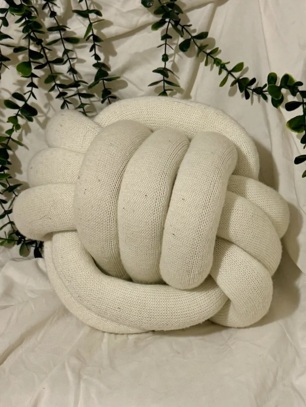 🤍 Cream / Off-White Knit Knot Ball Throw Pillow
